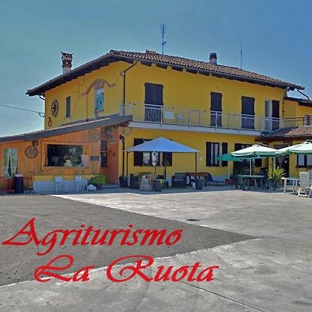 Agriturismo La Ruota Montelupo Albese Bagian luar foto