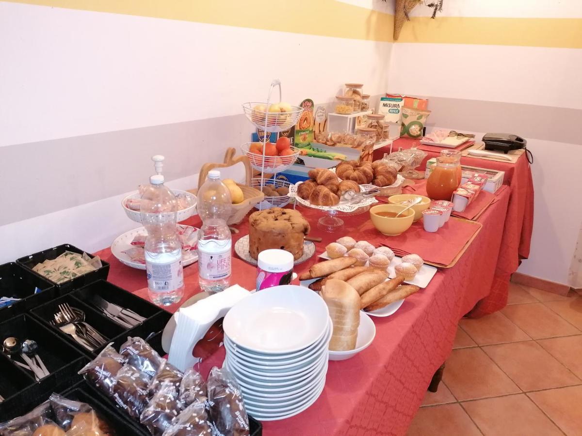 Agriturismo La Ruota Montelupo Albese Bagian luar foto