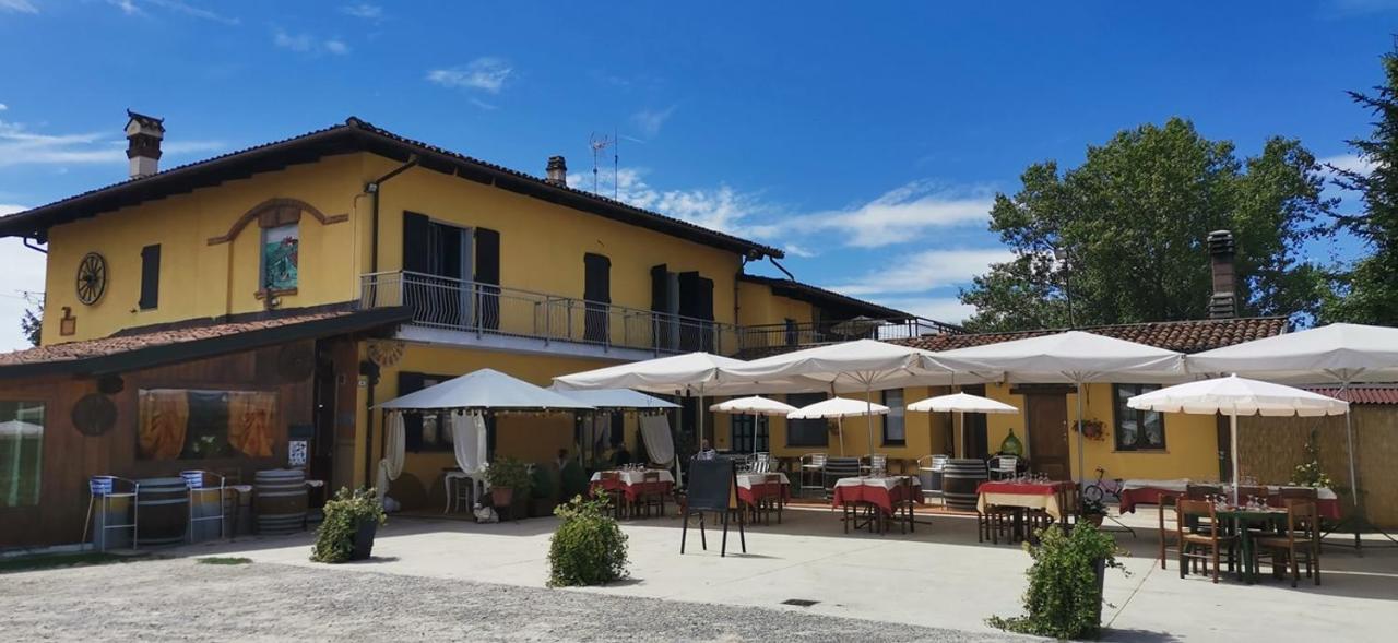 Agriturismo La Ruota Montelupo Albese Bagian luar foto