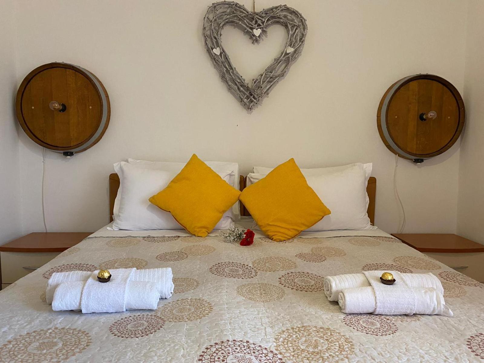 Agriturismo La Ruota Montelupo Albese Bagian luar foto