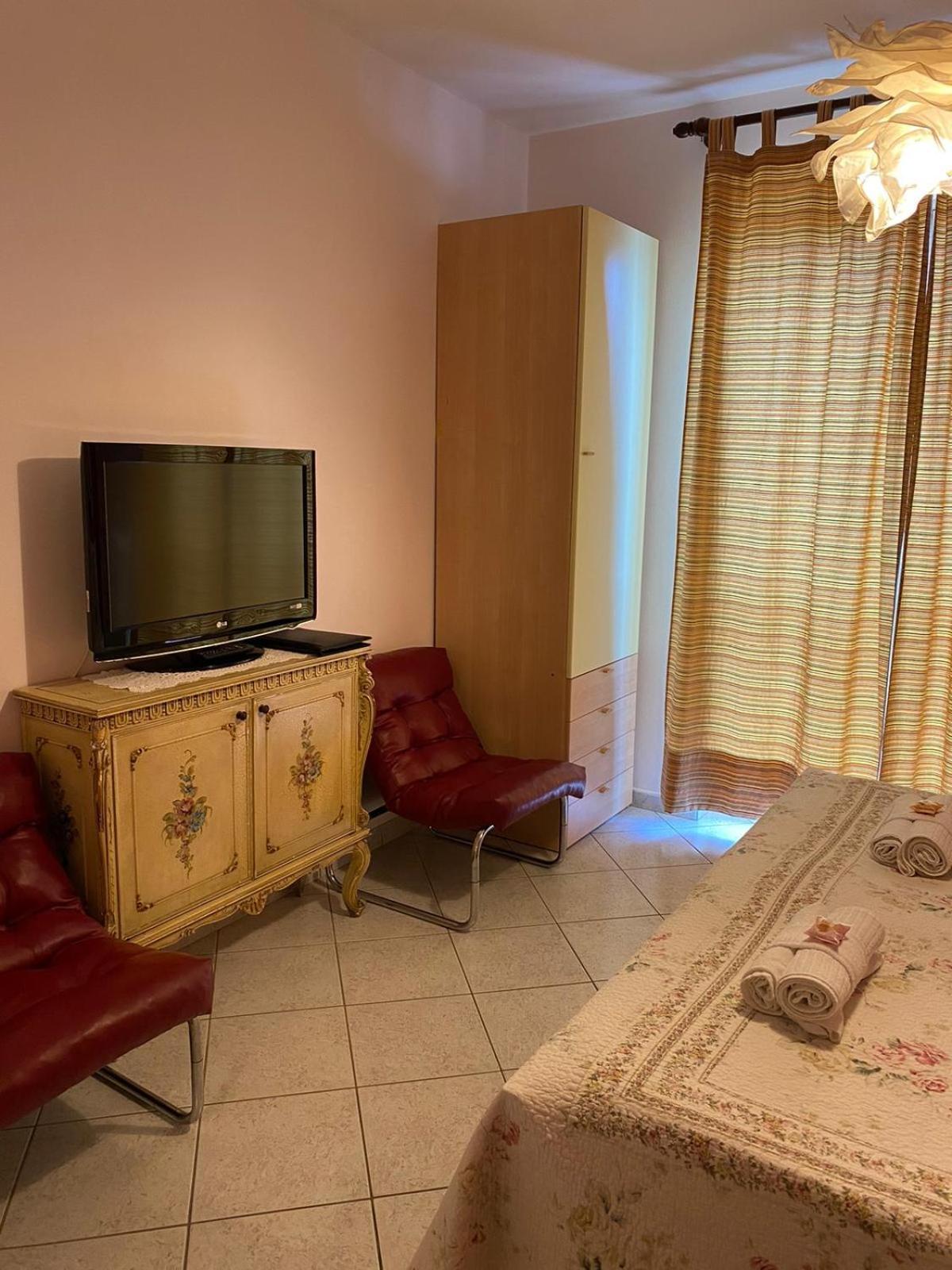 Agriturismo La Ruota Montelupo Albese Bagian luar foto